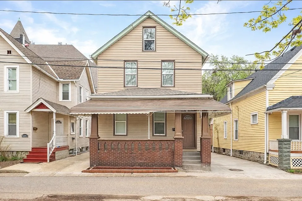 2 bed, 900 sqft, $1,400 — Photo 1