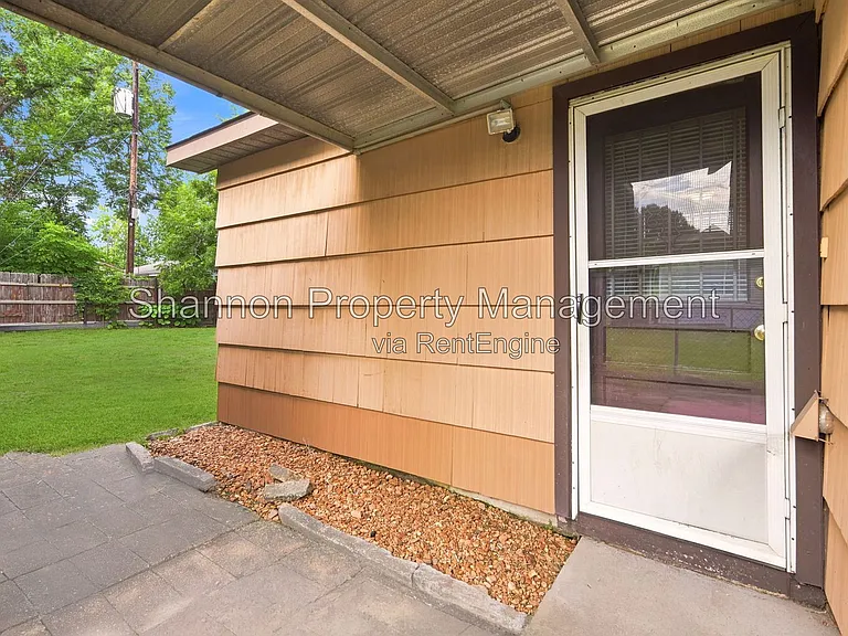 8406 Highcrest Dr — Photo 31