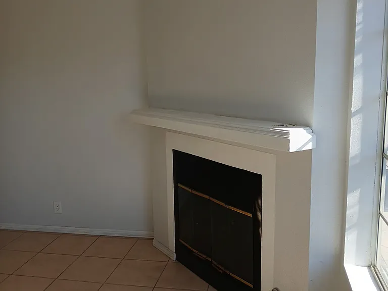 707 W 4th St #7 — Photo 7