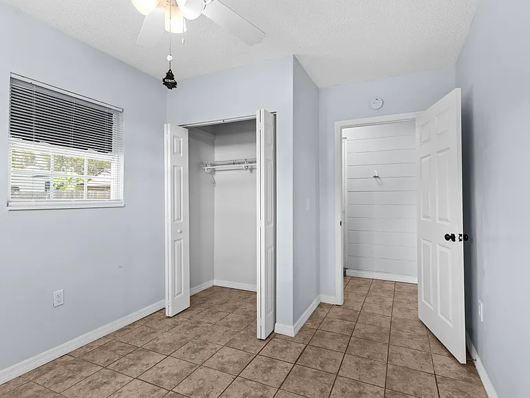 2334 N Roxbury Rd — Photo 10