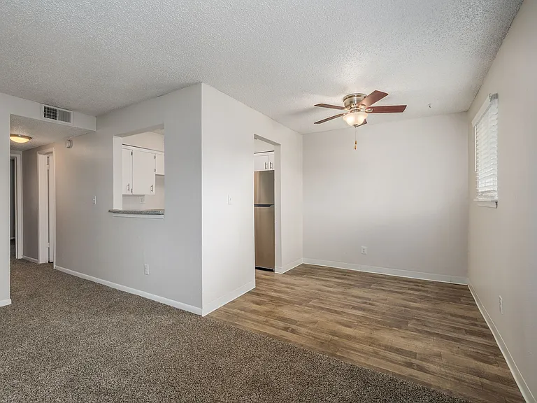 Riverside Heights Apartments — Photo 9