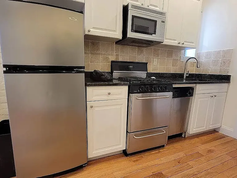 309 E 37th St #1H — Photo 7
