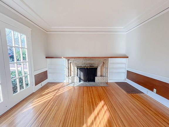 3rd image of 4300 Everett Ave