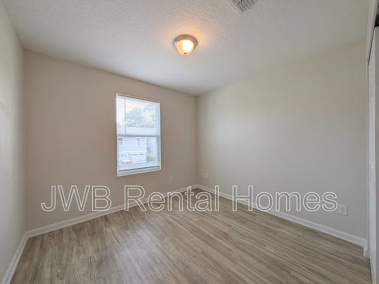 8498 McGirts Village Ln — Photo 9