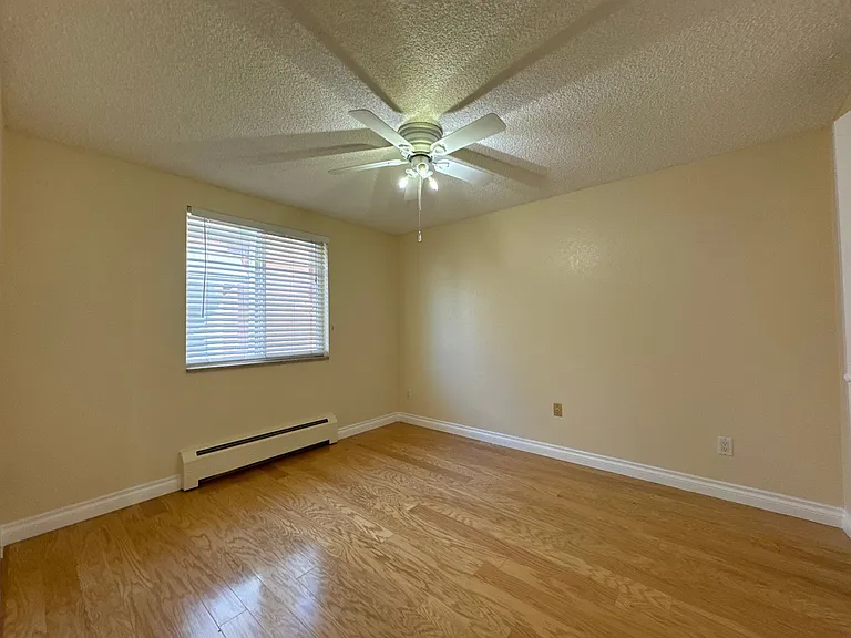 Spartan Court Apartments — Photo 9