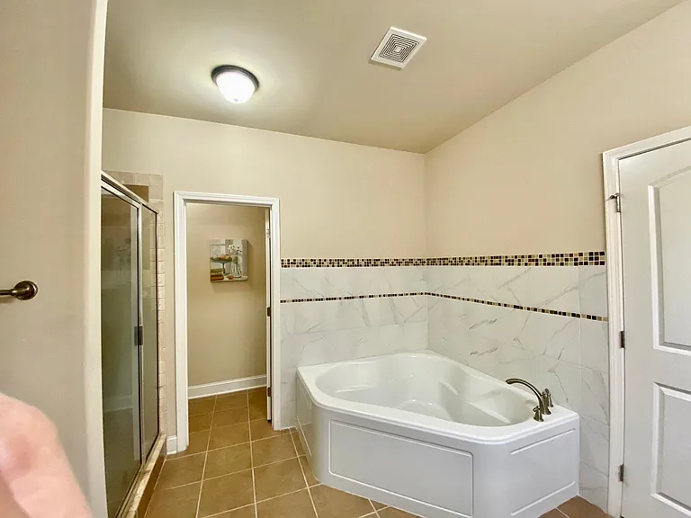 115 Woodvale Dr — Photo 7