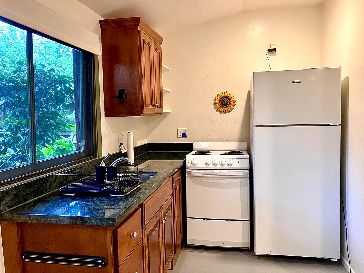 640 Tabor Ln — Photo 4