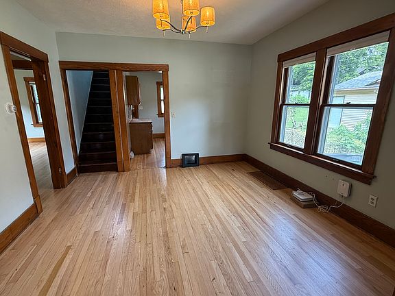 4th image of 824 N 47th St