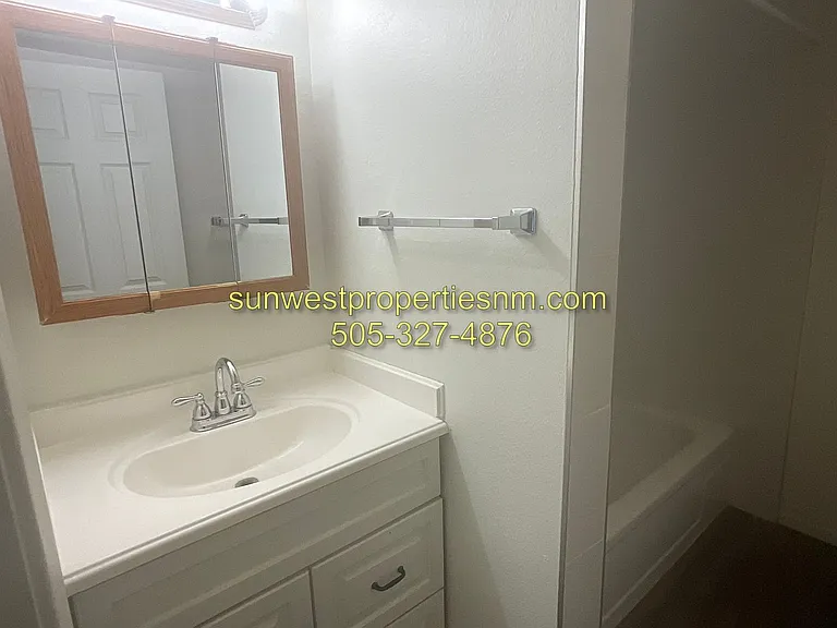 2201 N Tucker Ave — Photo 8