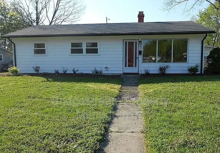 5775 Penn Ave — Photo 1