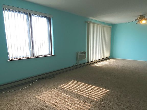 5th image of 9737 N Fox Glen Dr APT 3K