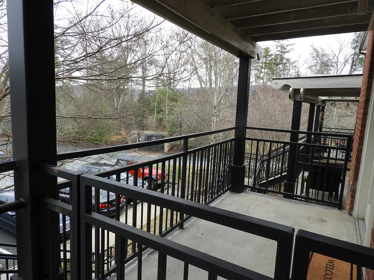 Building Photo - 1615 Elmwood Ct