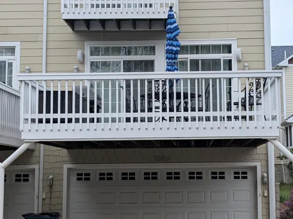 200 Lake Shore Dr APT D, Michigan City, IN 46360