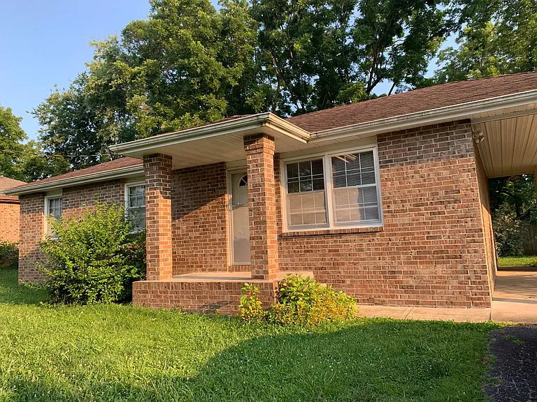 140 E Stewart St — Photo 1