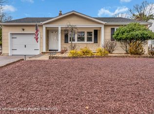 1 Burlington Ct, Toms River, NJ 08757