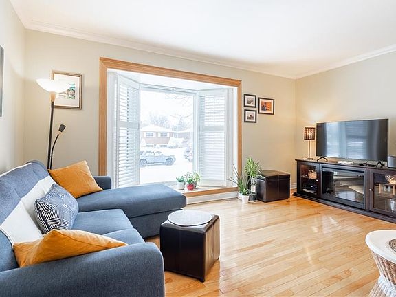 5th image of 535 Taplow Cres
