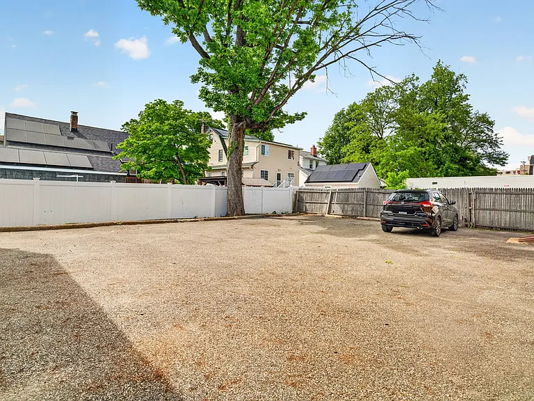 825 Main St #A — Photo 46