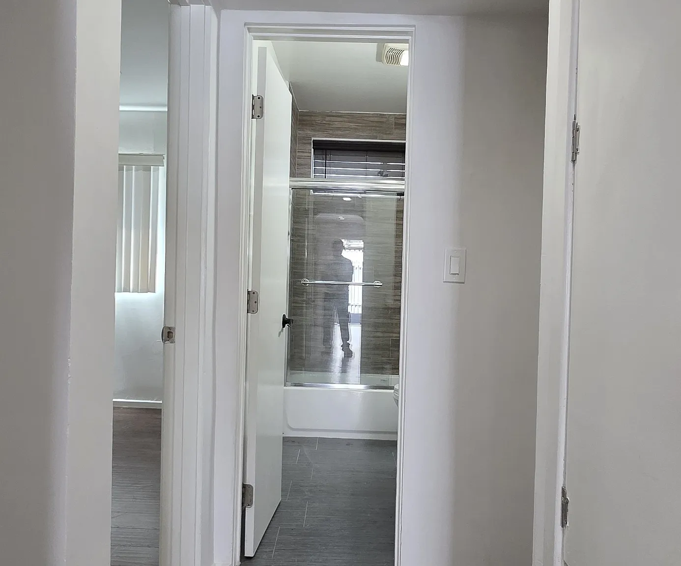 5831 Carlton Way - 2 — Photo 3