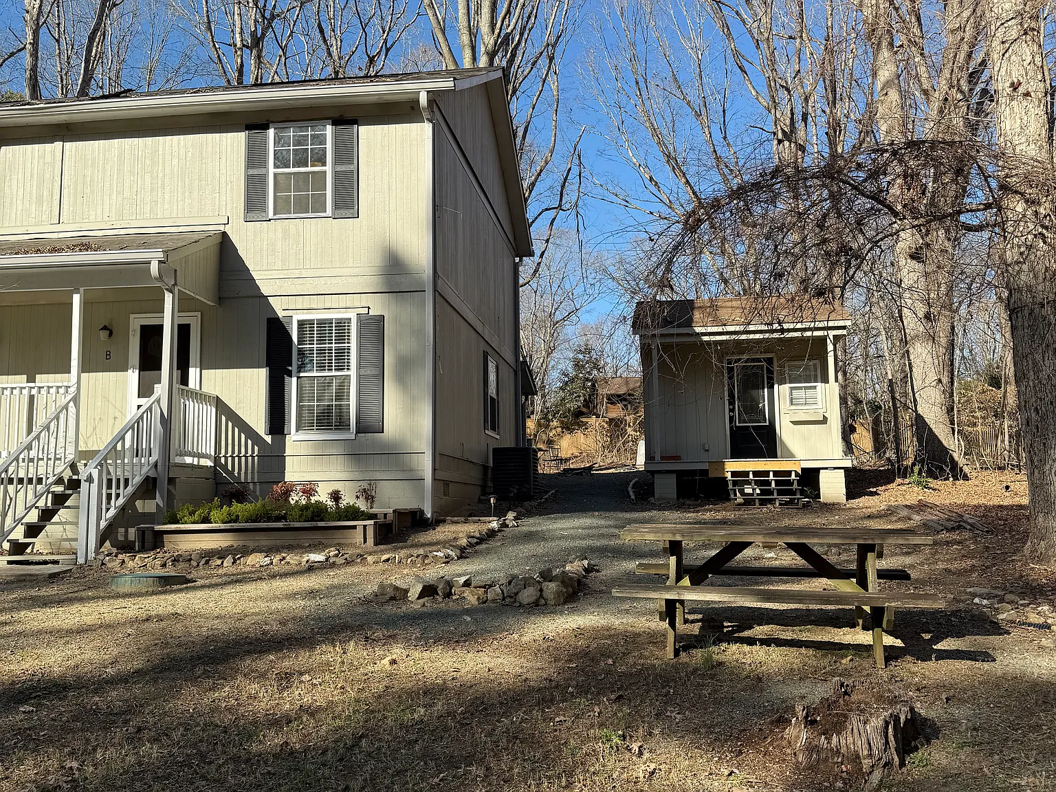 2 bed, 1.5 bath, 961 sqft, $1,420 — Photo 2
