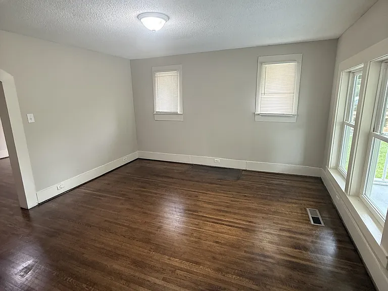 1050 Jackson Blvd — Photo 8