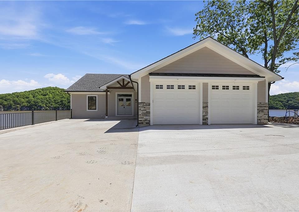 1st image of 154 Lakeway Ln