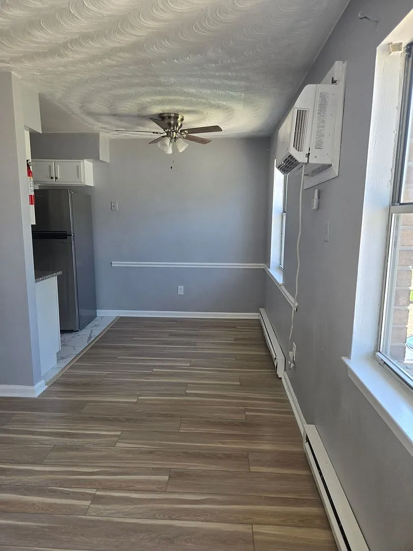 1009 Hannah St — Photo 2