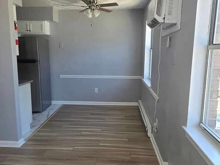 1009 Hannah St — Photo 2