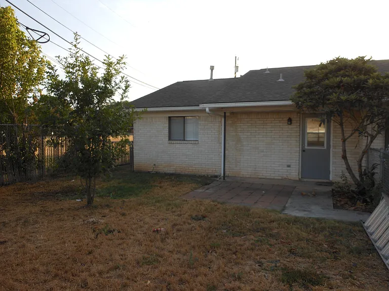 333 Briarwood Dr — Photo 13
