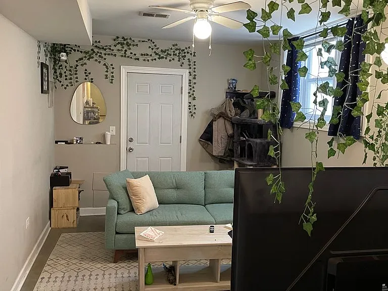 2534 W Augusta Blvd — Photo 1