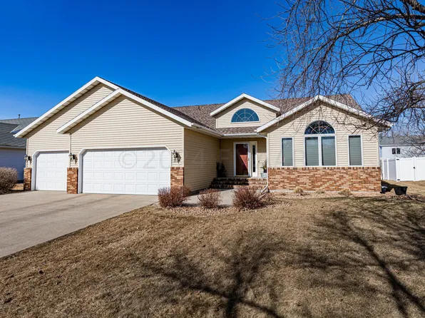 3125 36th Ave S, Fargo, ND 58104