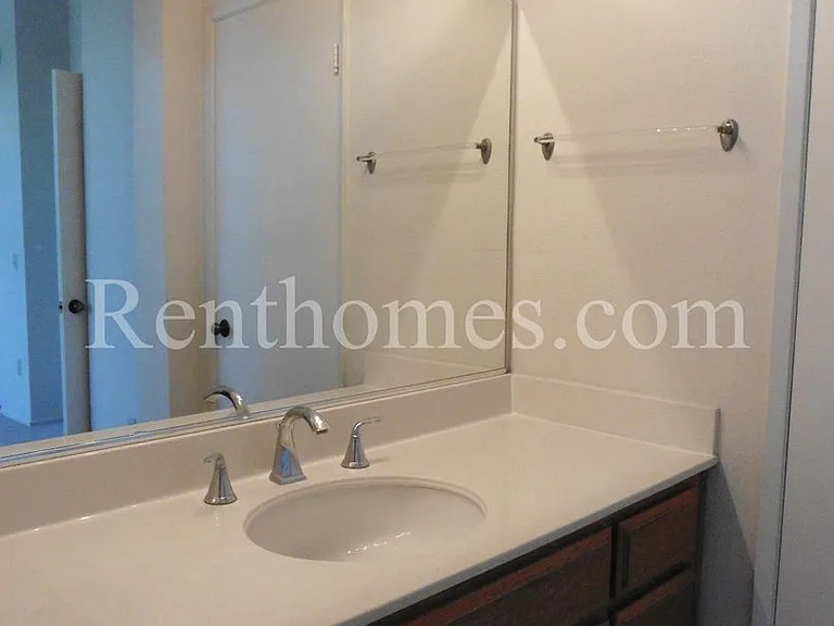 10669 Glendover Ln — Photo 14