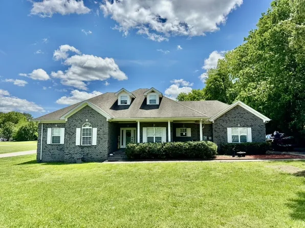 435 Long St W, Mc Ewen, TN 37101