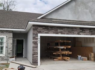 1460 Villa Ln, Louisburg, KS 66053