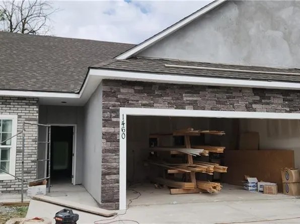 1460 Villa Ln, Louisburg, KS 66053