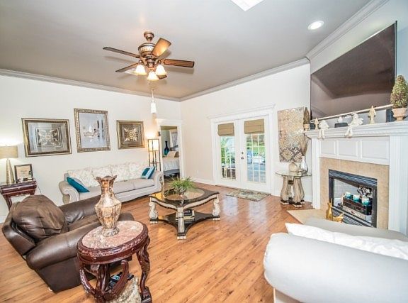 5th image of 132 Oak Dr