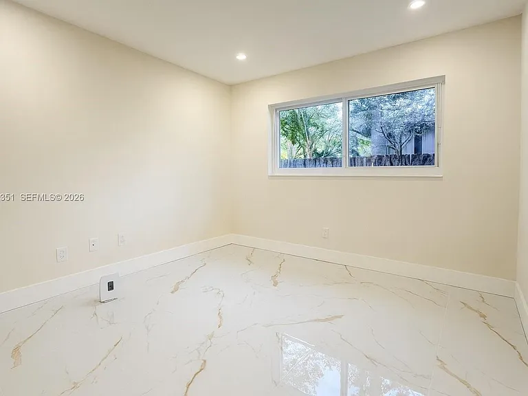 3801 NE 16th Ter — Photo 15