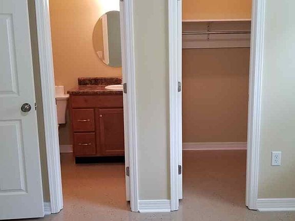 5th image of 261 Gordon Rd