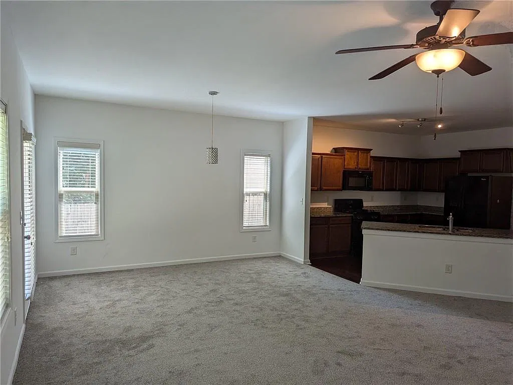 3 bed, 2.0 bath, 1692 sqft, $2,175 — Photo 4