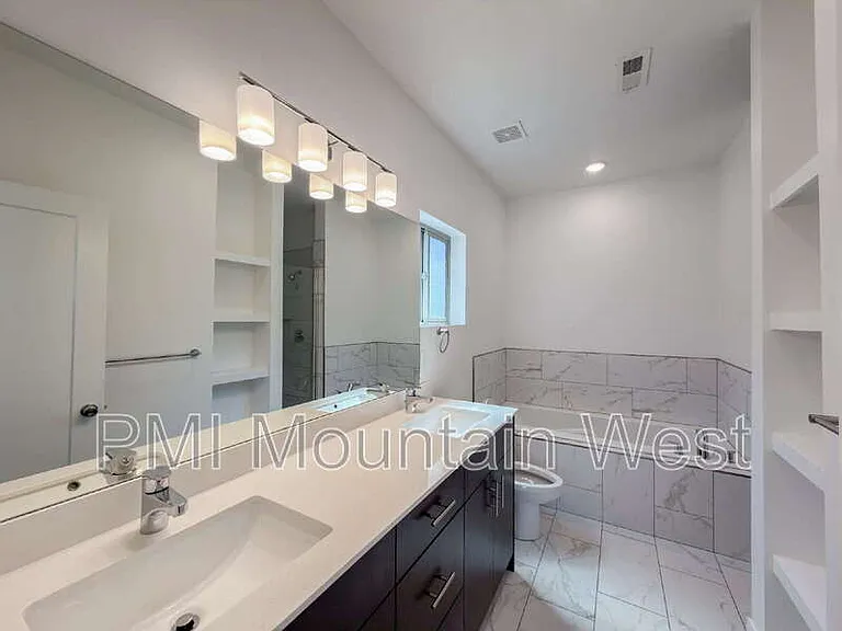 506 W 2200 N — Photo 22