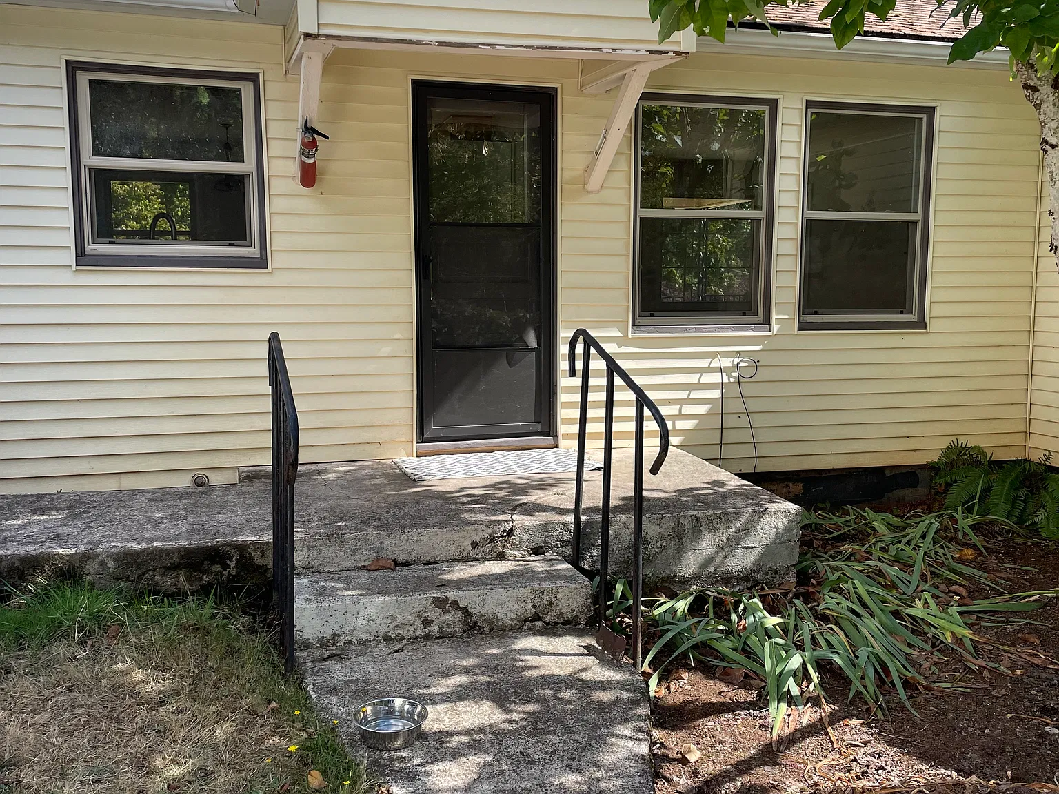 3 bed, 1282 sqft, $2,000 — Photo 2