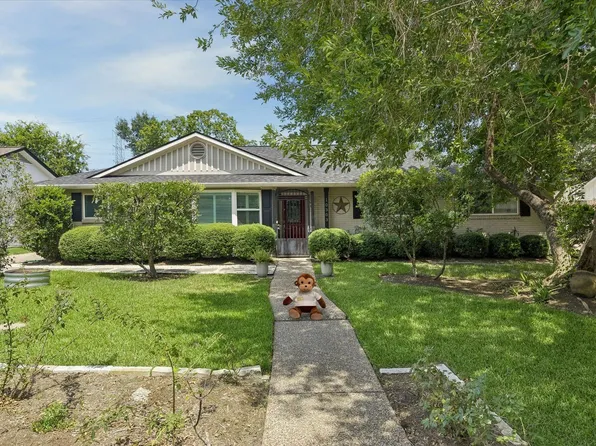 10303 Greenwillow St, Houston, TX 77035