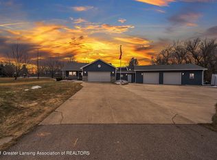 9300 Highland View Dr, Laingsburg, MI 48848