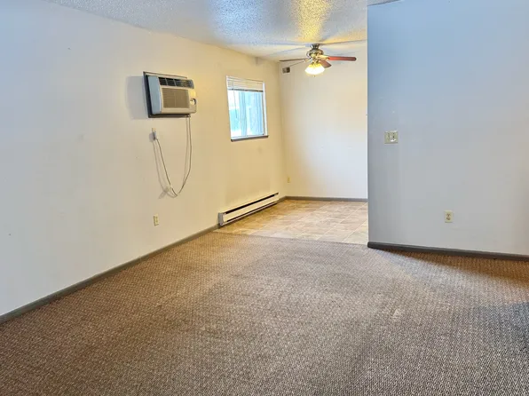 1402 32nd St S, Fargo, ND 58103