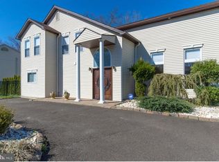 421 Dogwood Dr, Southampton, PA 18966