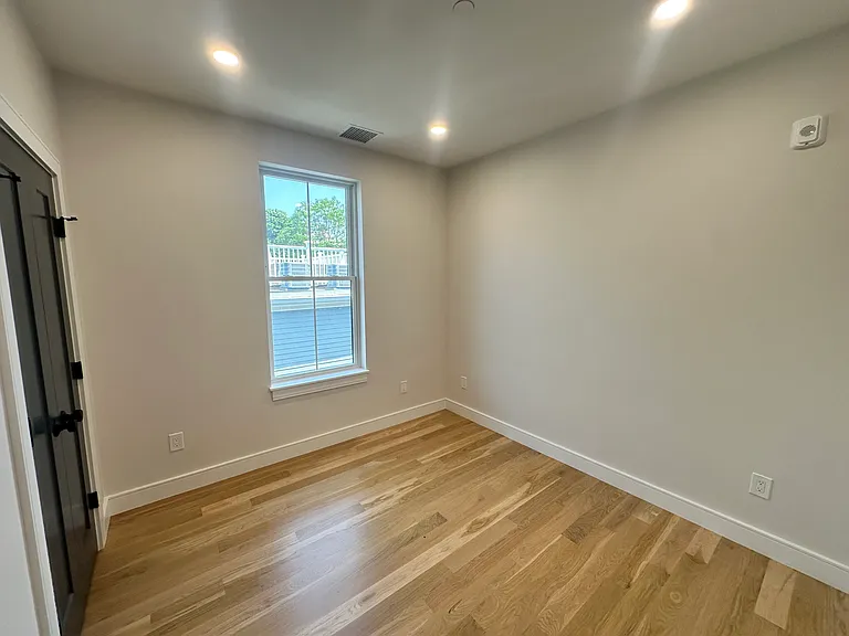 54 Dorset St #5 — Photo 6