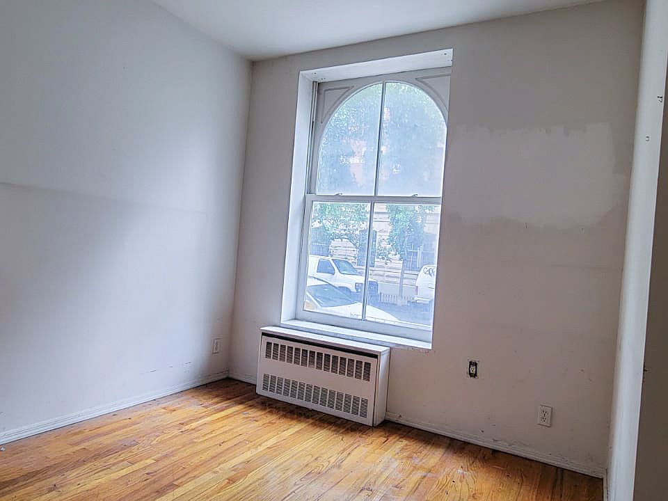 2nd image of 19 Charlton St #1