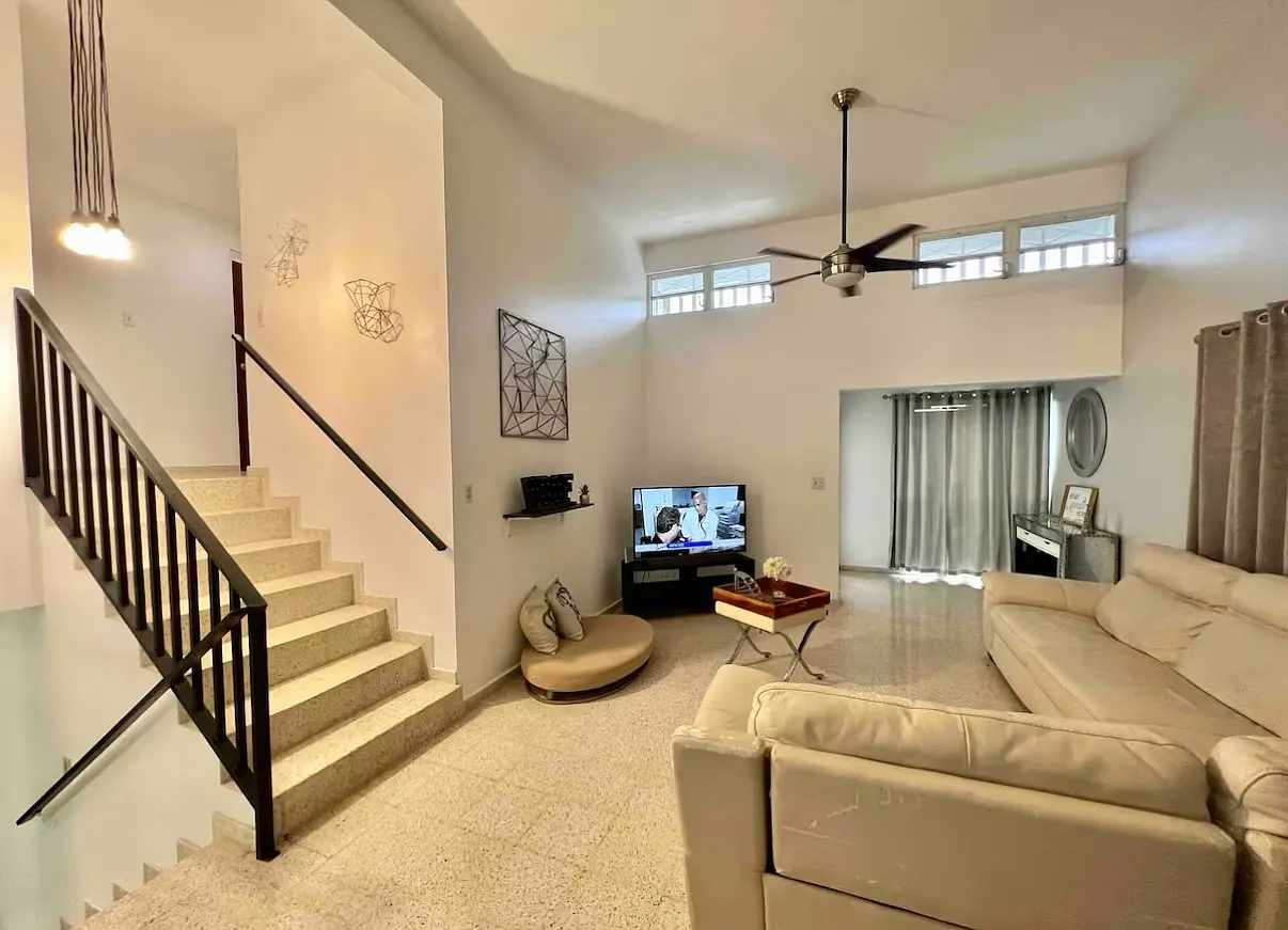 3 bed, $2,400 — Photo 4