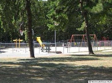 3rd image of 79 Briar Mills Dr