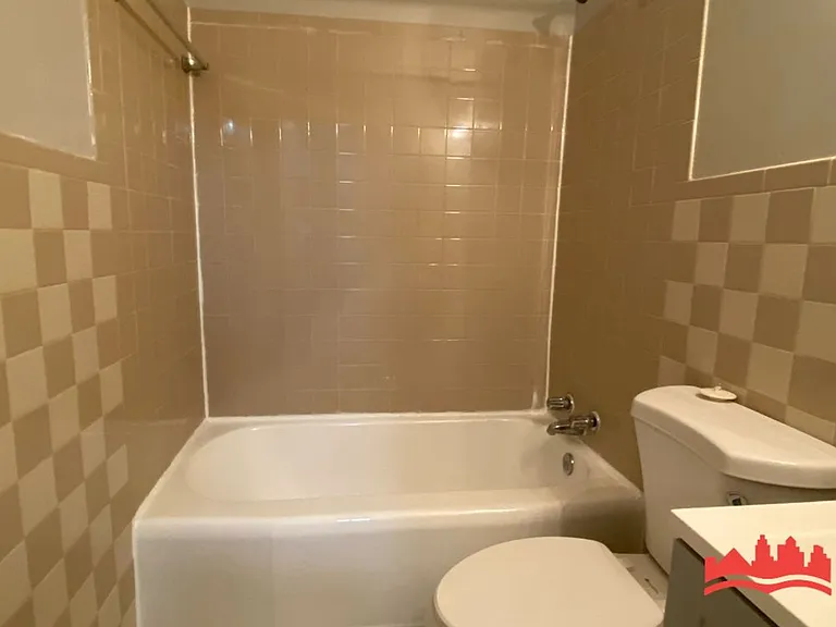 2961 Southwall St — Photo 6