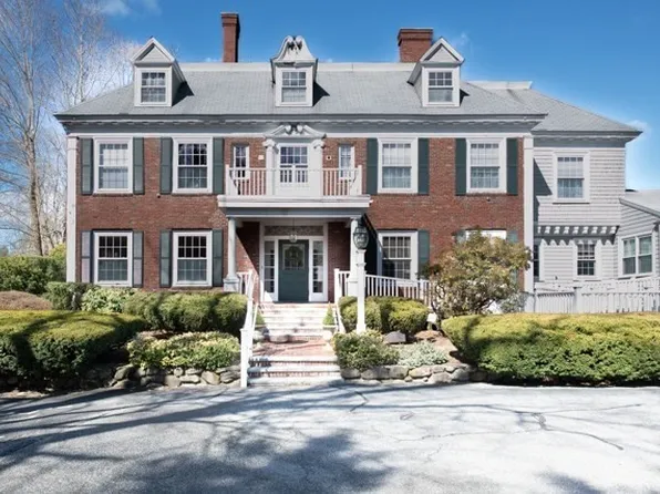 5 Porter Rd Unit 102, Andover, MA 01810